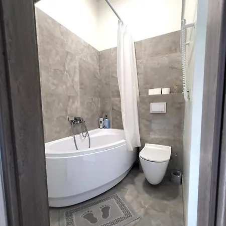 Quiet 2 In Amber * Palanga